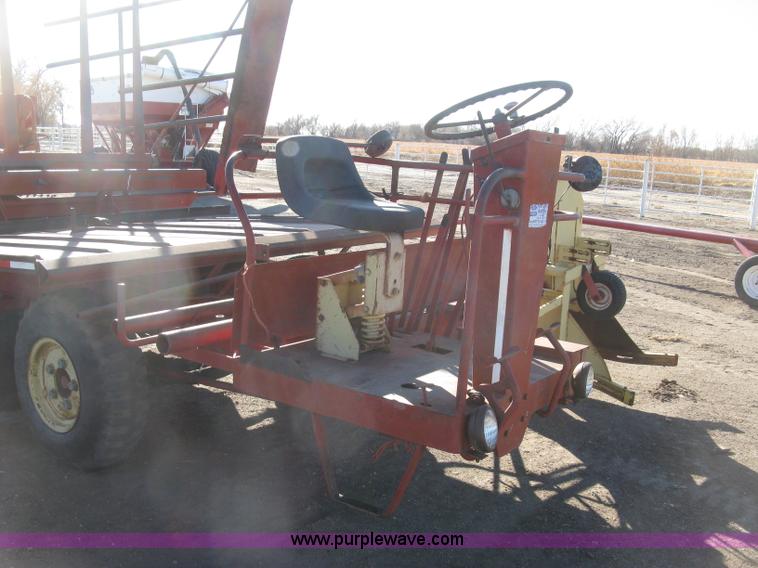 image for item H9343 New Holland 1047 stack wagon