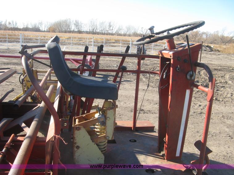 image for item H9343 New Holland 1047 stack wagon