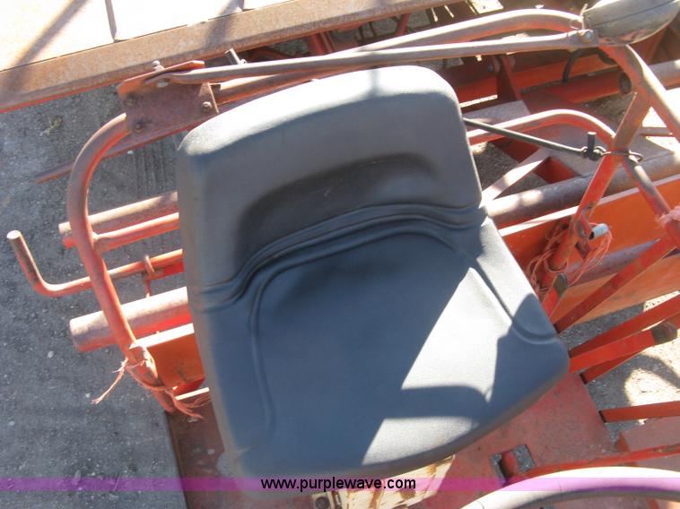 image for item H9343 New Holland 1047 stack wagon