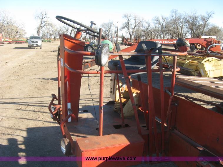 image for item H9343 New Holland 1047 stack wagon