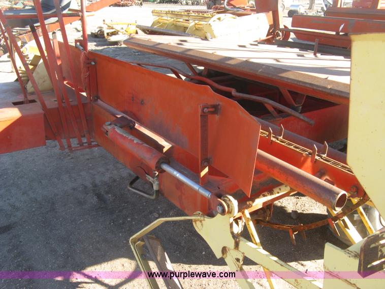 image for item H9343 New Holland 1047 stack wagon
