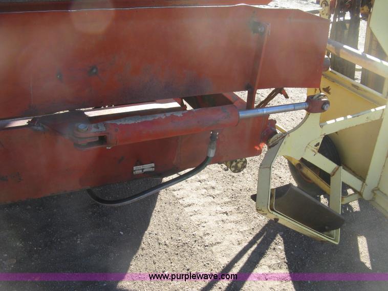 image for item H9343 New Holland 1047 stack wagon