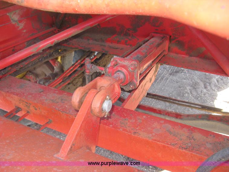 image for item H9343 New Holland 1047 stack wagon