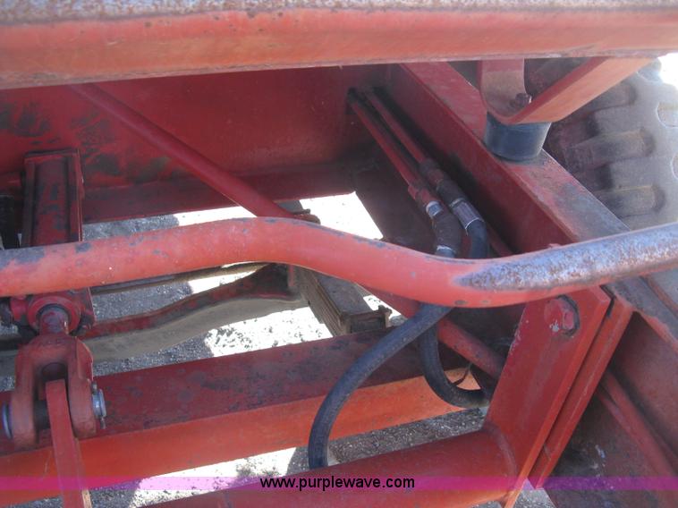 image for item H9343 New Holland 1047 stack wagon