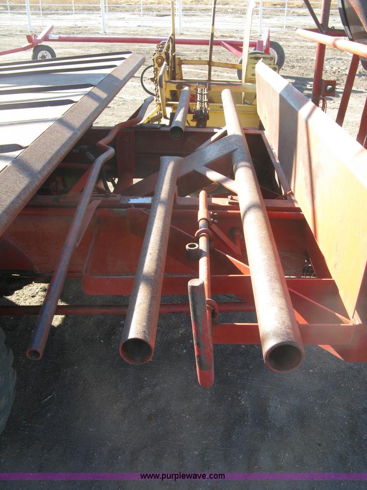 image for item H9343 New Holland 1047 stack wagon