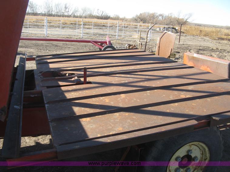 image for item H9343 New Holland 1047 stack wagon