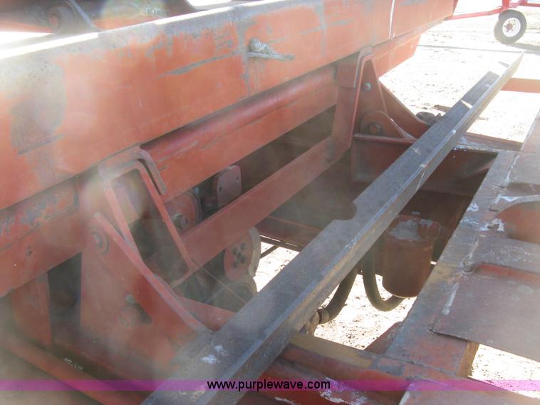 image for item H9343 New Holland 1047 stack wagon