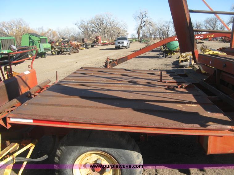 image for item H9343 New Holland 1047 stack wagon