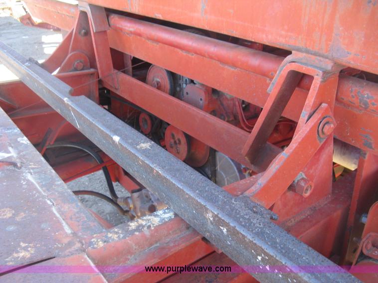 image for item H9343 New Holland 1047 stack wagon