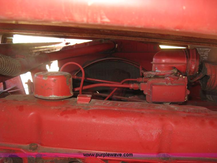 image for item H9343 New Holland 1047 stack wagon