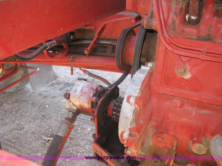 image for item H9343 New Holland 1047 stack wagon