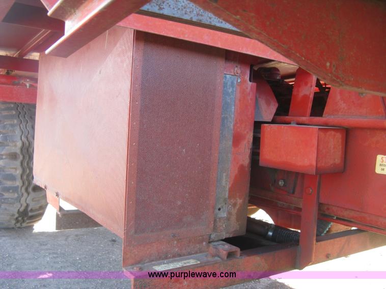 image for item H9343 New Holland 1047 stack wagon