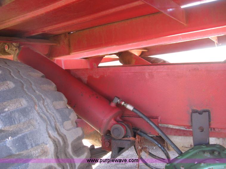 image for item H9343 New Holland 1047 stack wagon