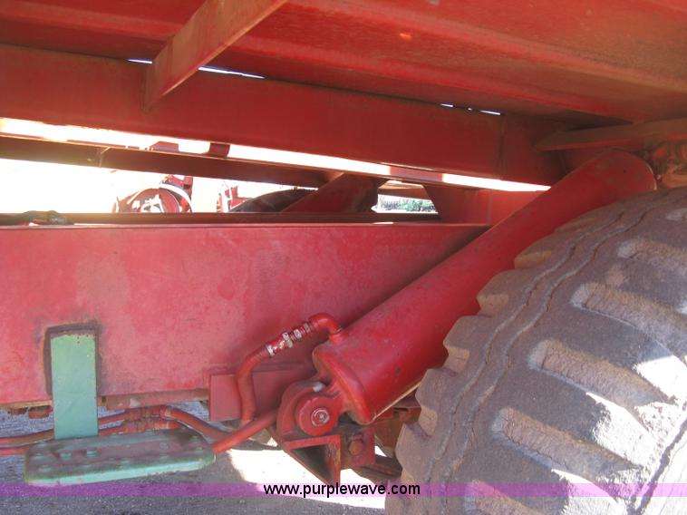 image for item H9343 New Holland 1047 stack wagon