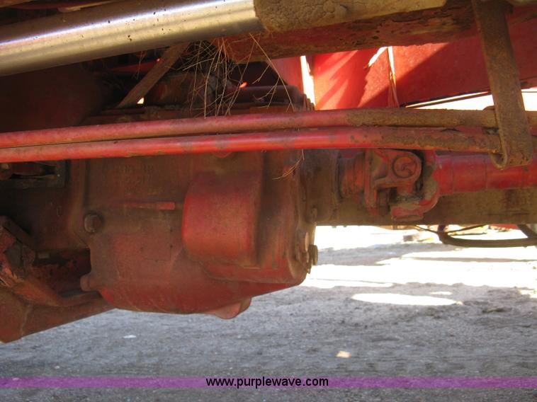 image for item H9343 New Holland 1047 stack wagon