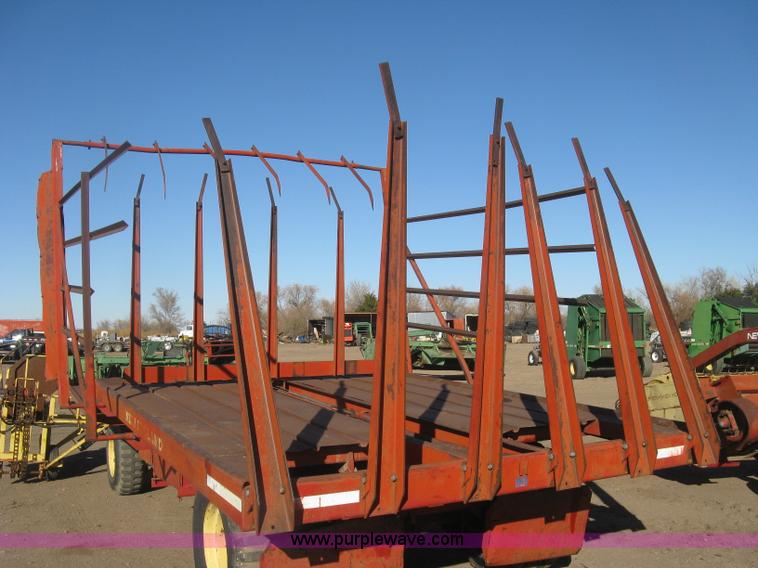 image for item H9343 New Holland 1047 stack wagon