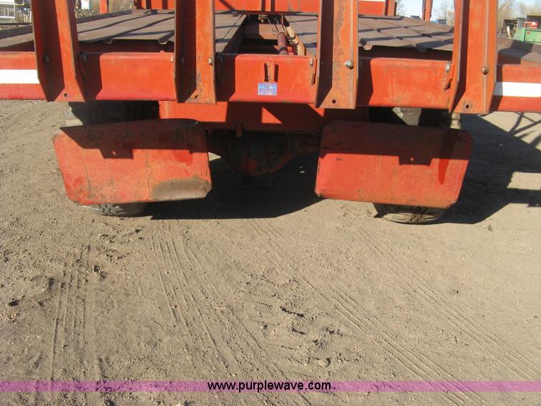 image for item H9343 New Holland 1047 stack wagon