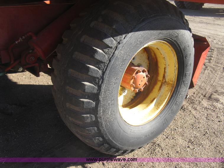 image for item H9343 New Holland 1047 stack wagon