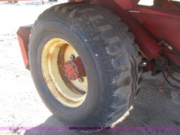 image for item H9343 New Holland 1047 stack wagon