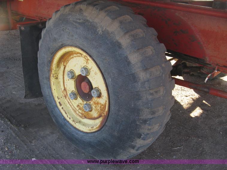 image for item H9343 New Holland 1047 stack wagon