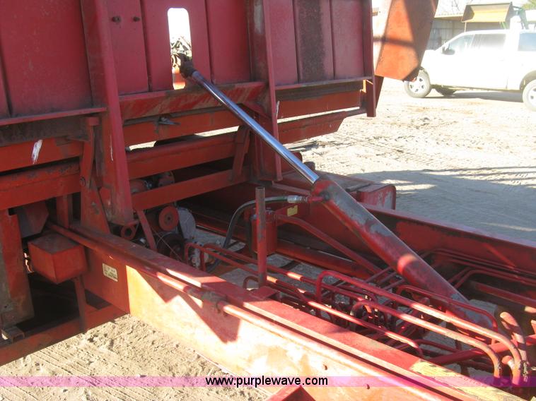 image for item H9343 New Holland 1047 stack wagon