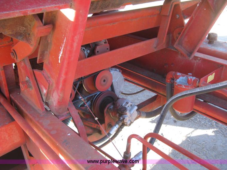 image for item H9343 New Holland 1047 stack wagon