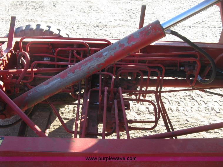 image for item H9343 New Holland 1047 stack wagon