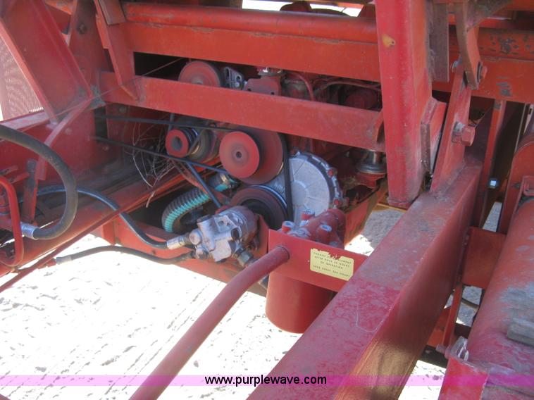 image for item H9343 New Holland 1047 stack wagon