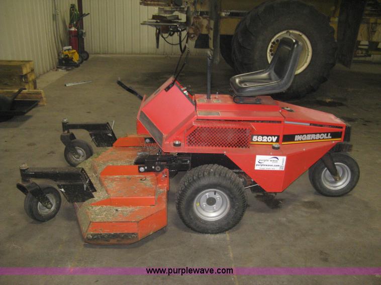 image for item H9351 2003 Ingersoll 5820V ZTR lawn mower