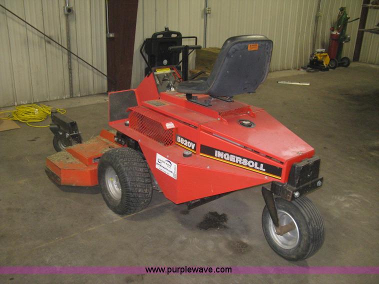 image for item H9351 2003 Ingersoll 5820V ZTR lawn mower