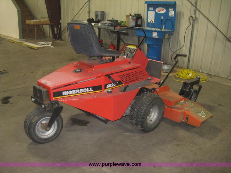 image for item H9351 2003 Ingersoll 5820V ZTR lawn mower