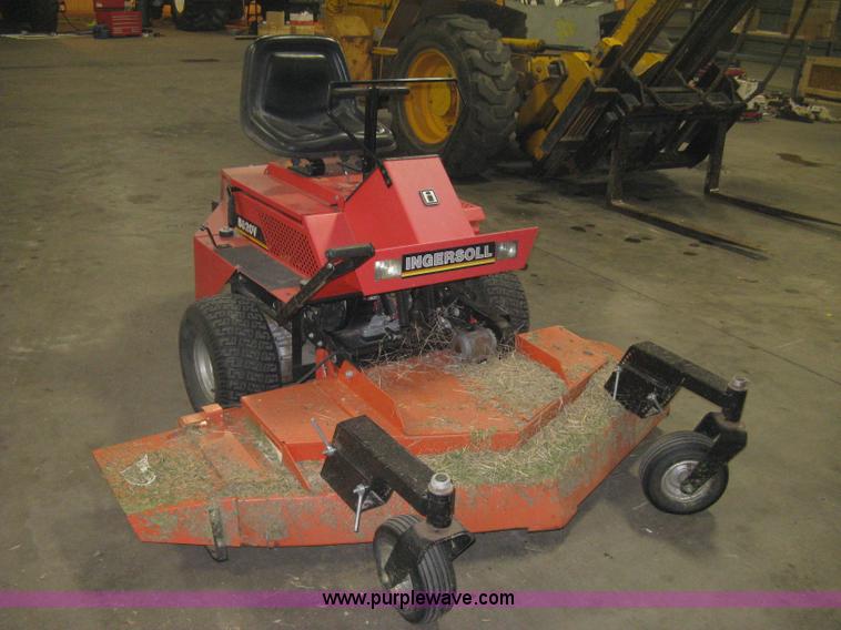 image for item H9351 2003 Ingersoll 5820V ZTR lawn mower