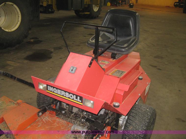 image for item H9351 2003 Ingersoll 5820V ZTR lawn mower