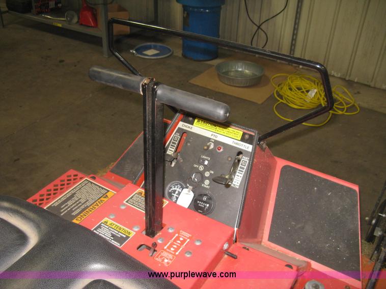 image for item H9351 2003 Ingersoll 5820V ZTR lawn mower