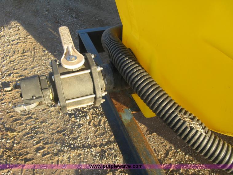 image for item H9394 Schaben 1,025 gallon nurse trailer