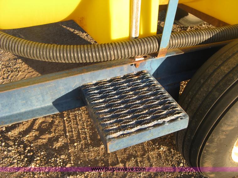 image for item H9394 Schaben 1,025 gallon nurse trailer