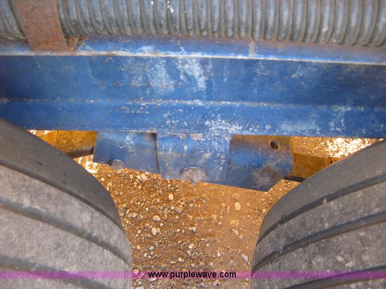 image for item H9394 Schaben 1,025 gallon nurse trailer