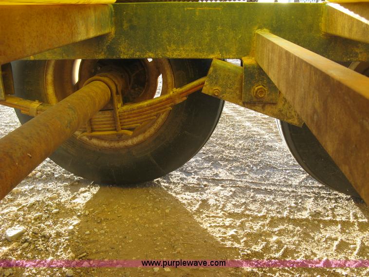 image for item H9394 Schaben 1,025 gallon nurse trailer