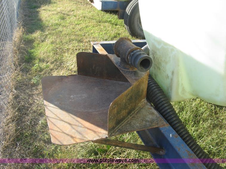 image for item H9396 Schaben 1,000 gallon nurse tank trailer