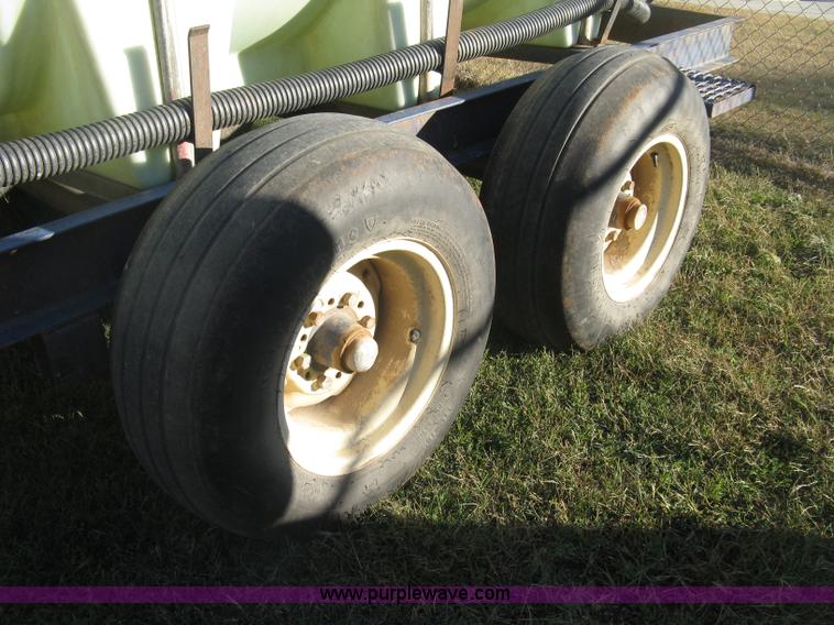 image for item H9396 Schaben 1,000 gallon nurse tank trailer