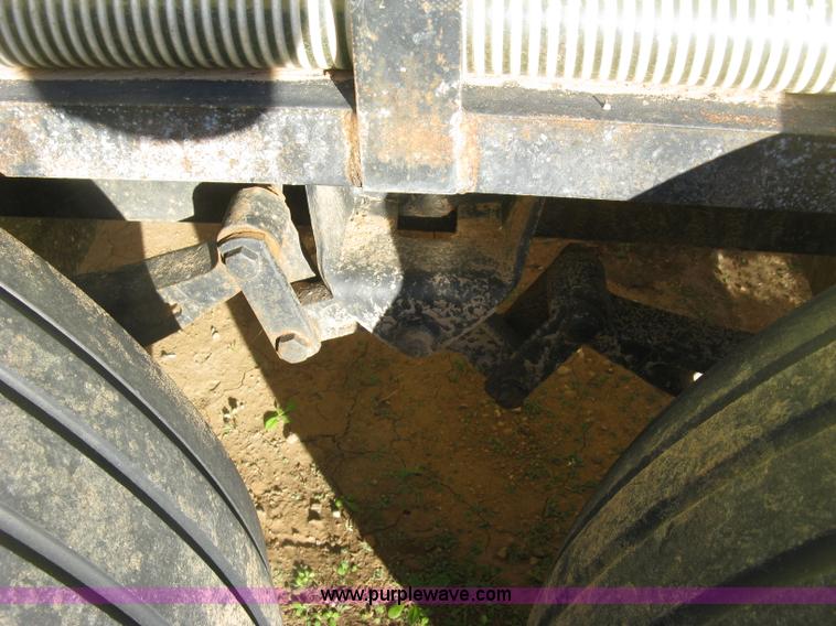 image for item H9397 1,025 gallon nurse tank trailer