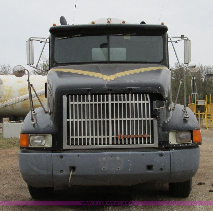 image for item H9402 1991 International 9400 Eagle liquid fertilizer tender truck