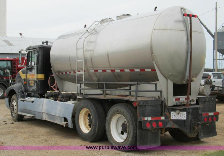 image for item H9402 1991 International 9400 Eagle liquid fertilizer tender truck