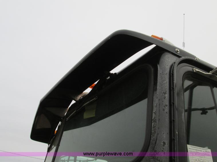 image for item H9402 1991 International 9400 Eagle liquid fertilizer tender truck