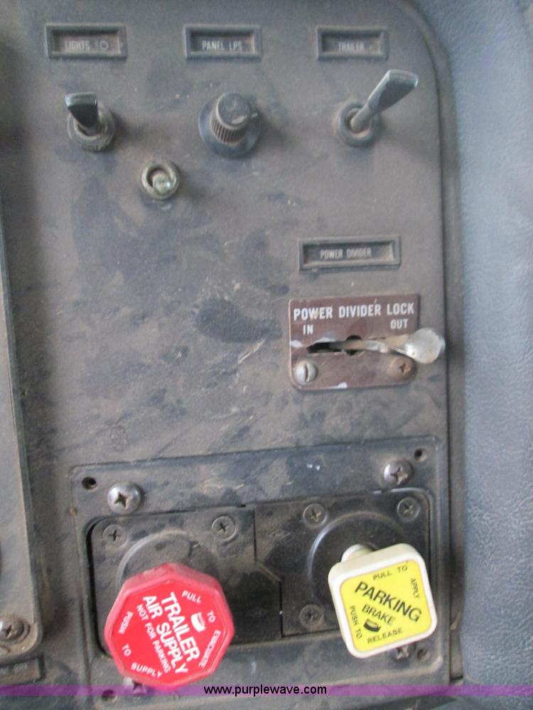 image for item H9402 1991 International 9400 Eagle liquid fertilizer tender truck