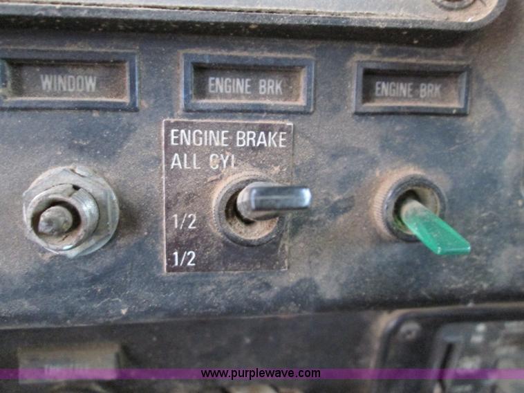 image for item H9402 1991 International 9400 Eagle liquid fertilizer tender truck