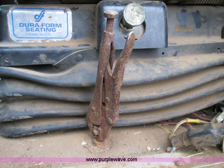 image for item H9402 1991 International 9400 Eagle liquid fertilizer tender truck