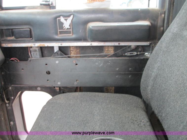 image for item H9402 1991 International 9400 Eagle liquid fertilizer tender truck