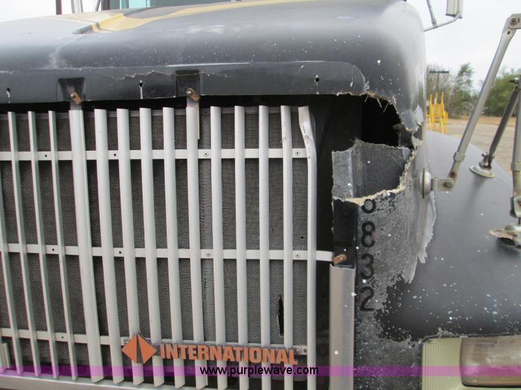 image for item H9402 1991 International 9400 Eagle liquid fertilizer tender truck