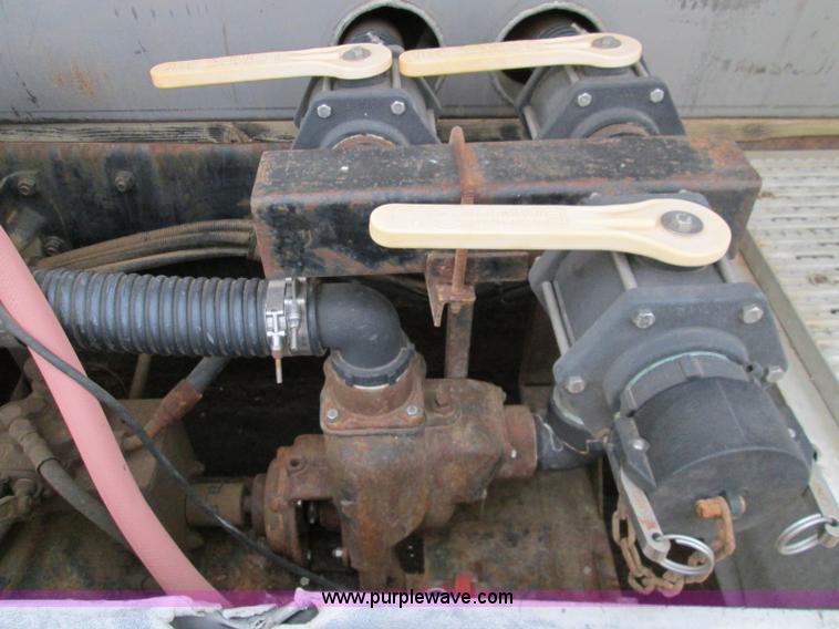 image for item H9402 1991 International 9400 Eagle liquid fertilizer tender truck